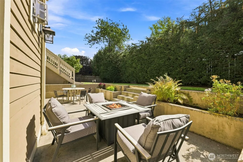 9671 Evergreen Drive Bellevue, WA 98004