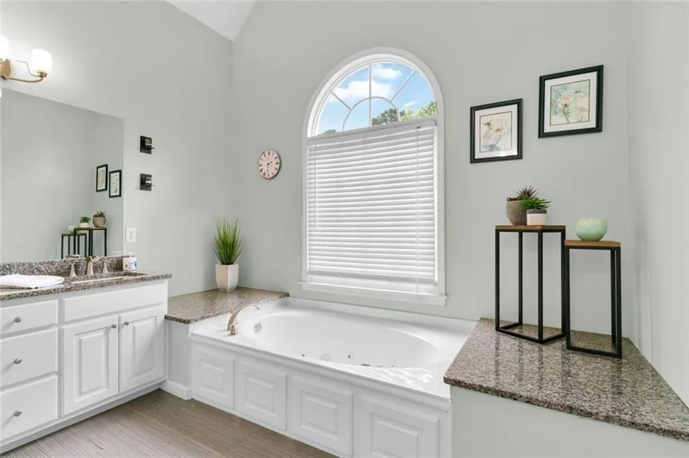 5021 Towne Lake Hills Woodstock, GA 30189