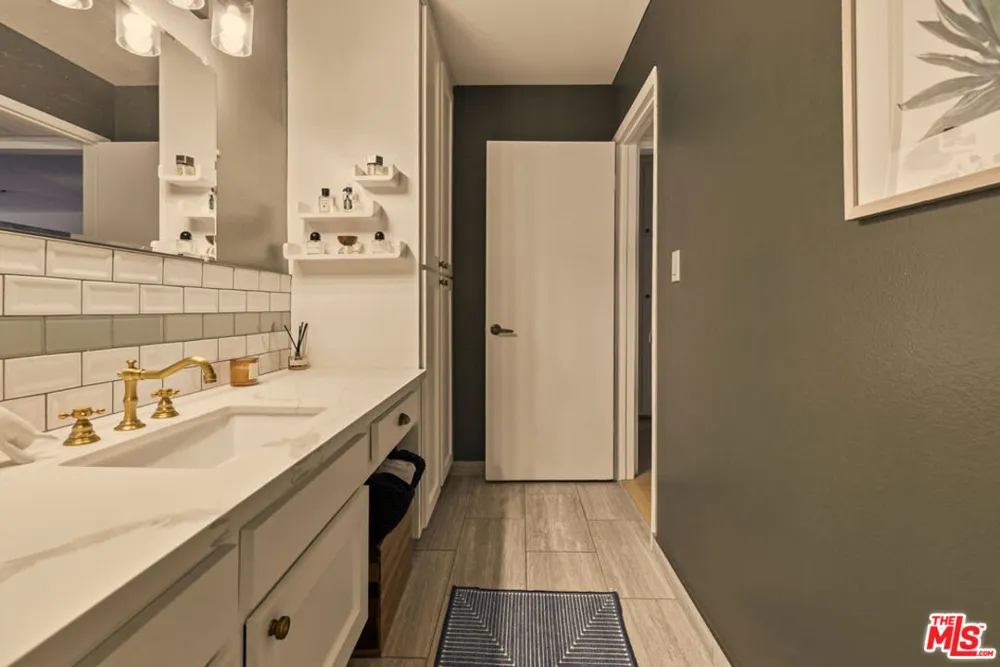 1230 Sweetzer Avenue West Hollywood, CA 90069