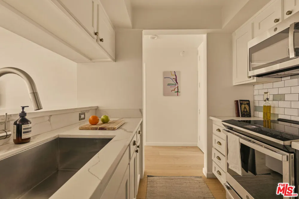 1230 Sweetzer Avenue West Hollywood, CA 90069