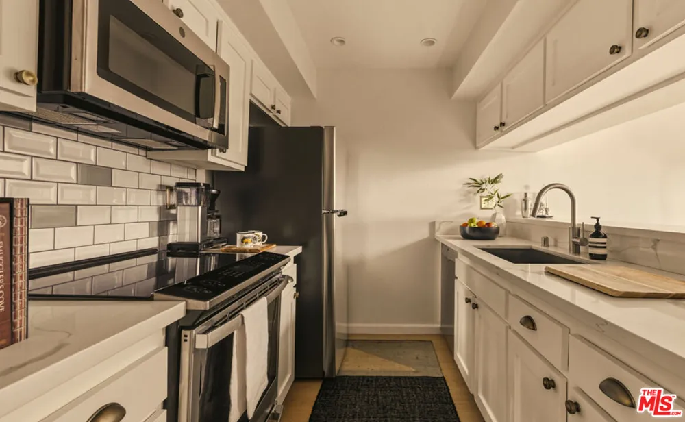 1230 Sweetzer Avenue West Hollywood, CA 90069