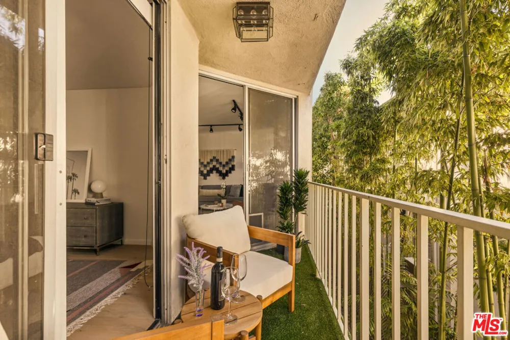 1230 Sweetzer Avenue West Hollywood, CA 90069
