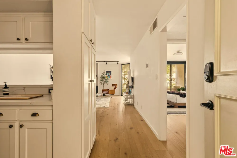 1230 Sweetzer Avenue West Hollywood, CA 90069