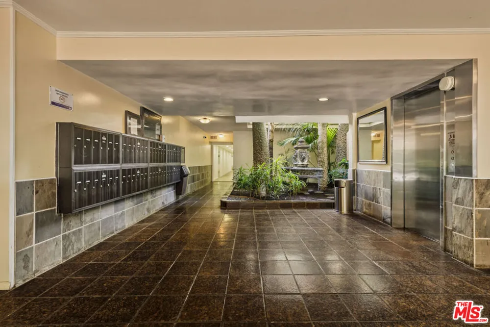 1230 Sweetzer Avenue West Hollywood, CA 90069