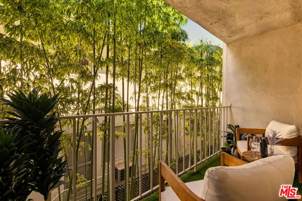 1230 Sweetzer Avenue West Hollywood, CA 90069