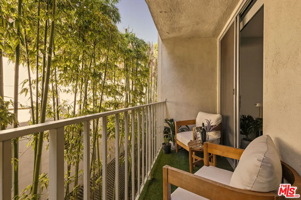 1230 Sweetzer Avenue West Hollywood, CA 90069