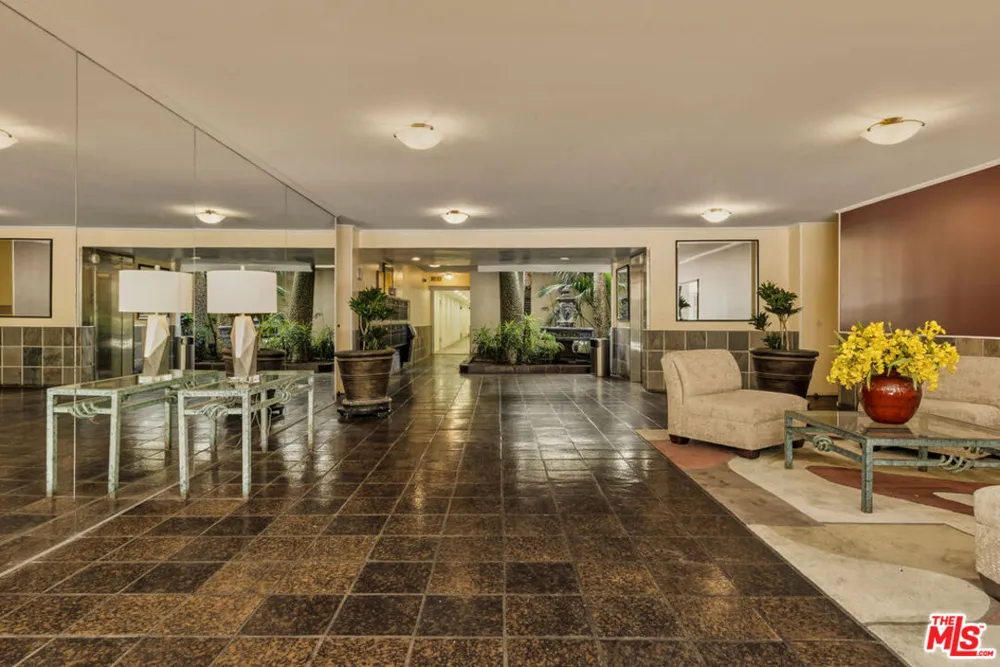 1230 Sweetzer Avenue West Hollywood, CA 90069