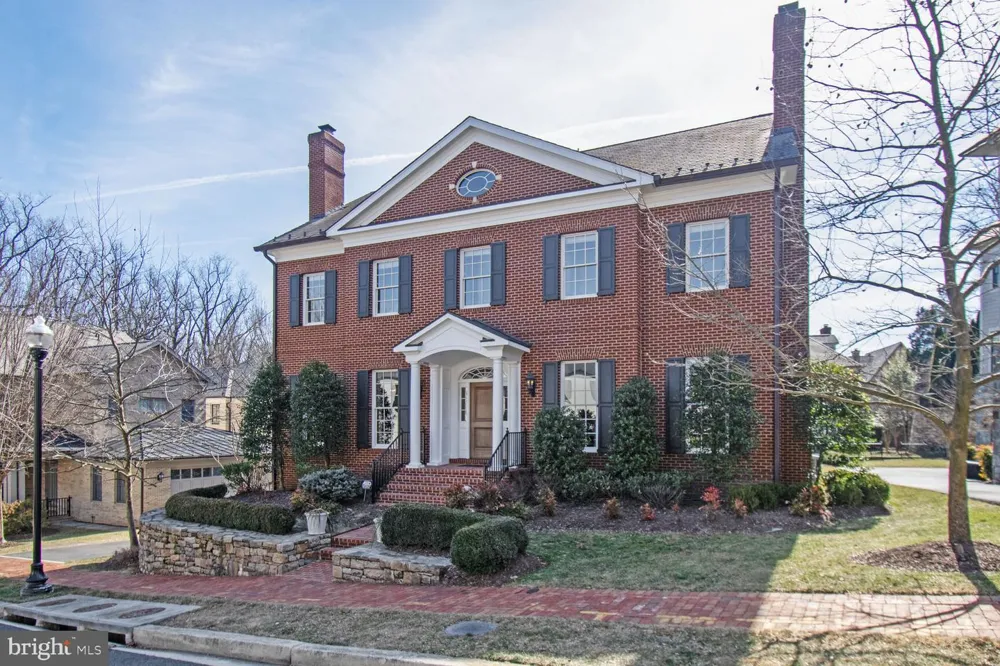 1935 FOXVIEW CIRCLE NW Washington, DC 20007