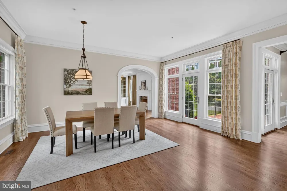 1935 FOXVIEW CIRCLE NW Washington, DC 20007