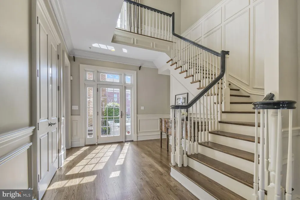 1935 FOXVIEW CIRCLE NW Washington, DC 20007