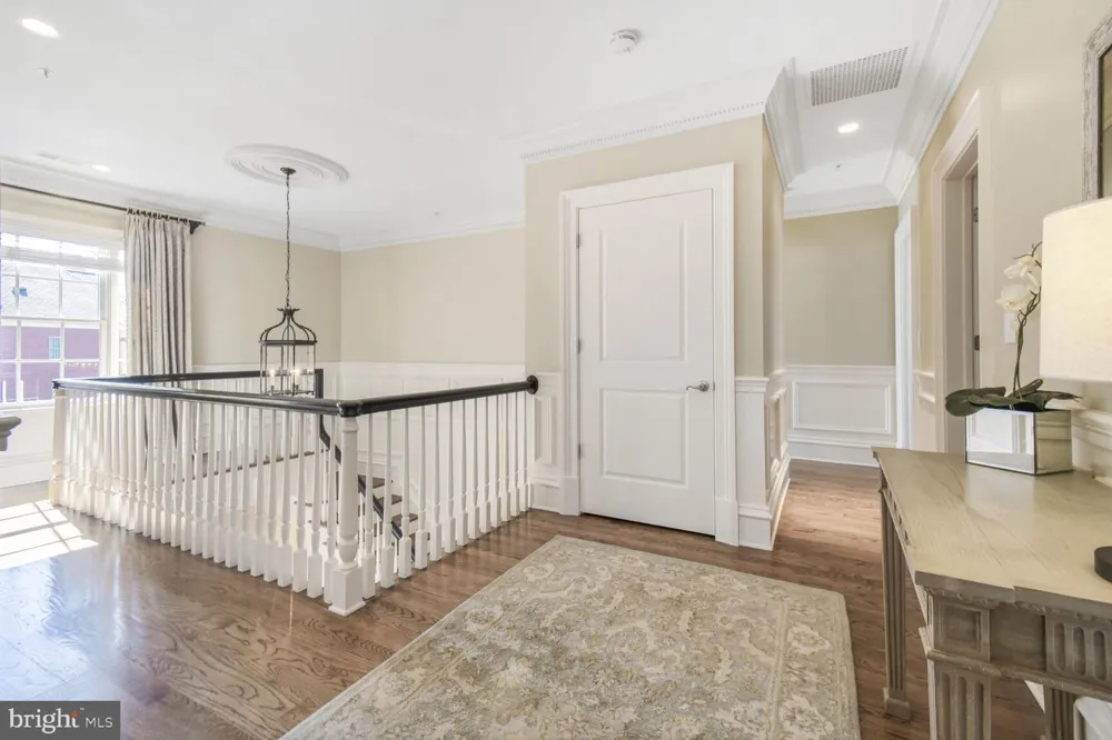 1935 FOXVIEW CIRCLE NW Washington, DC 20007