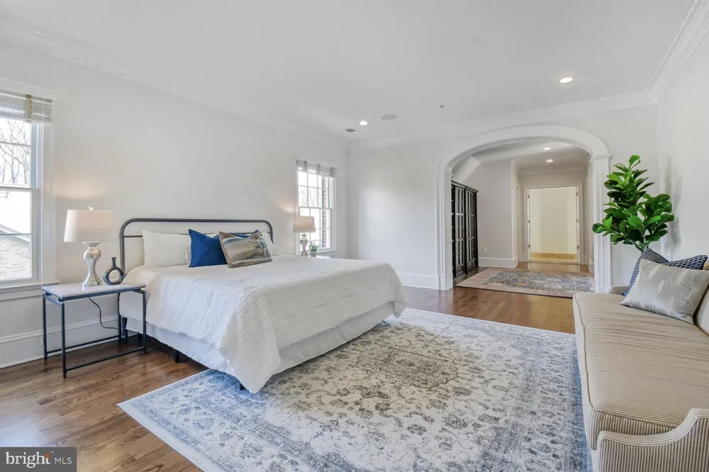 1935 FOXVIEW CIRCLE NW Washington, DC 20007