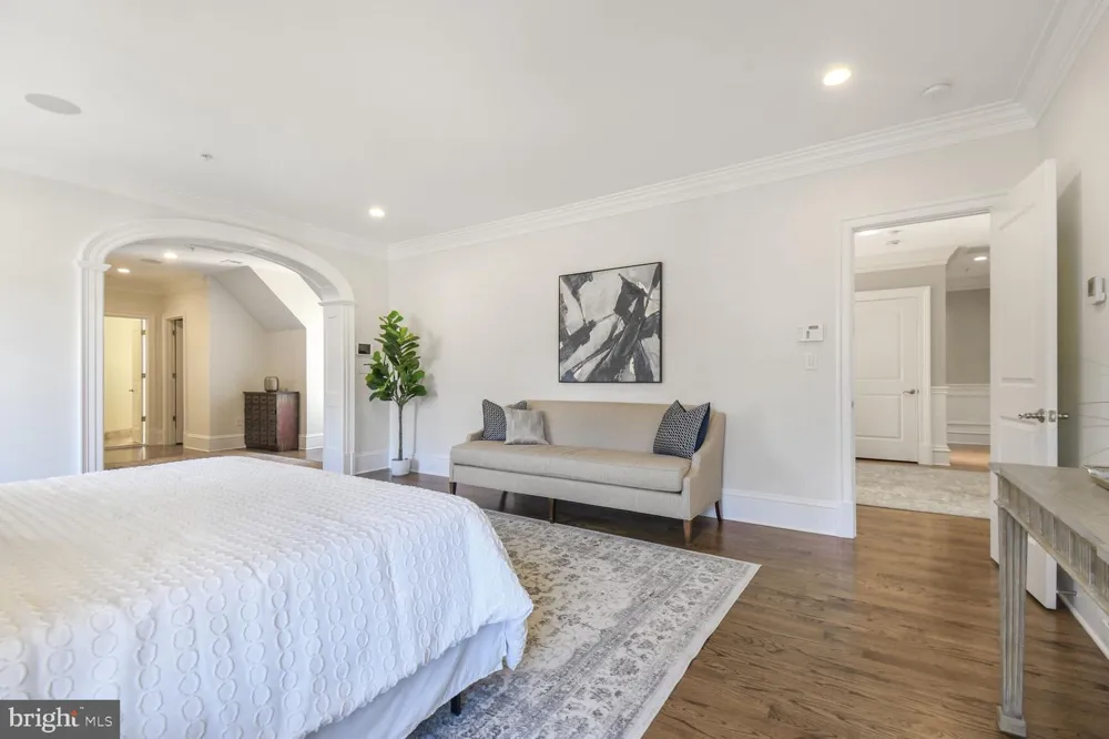 1935 FOXVIEW CIRCLE NW Washington, DC 20007
