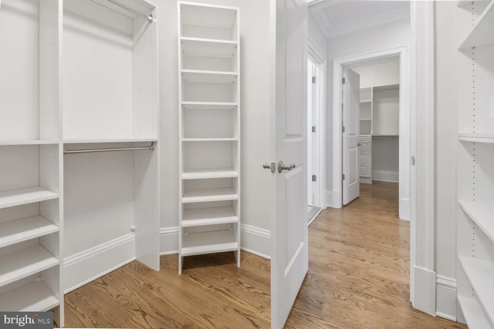 1935 FOXVIEW CIRCLE NW Washington, DC 20007