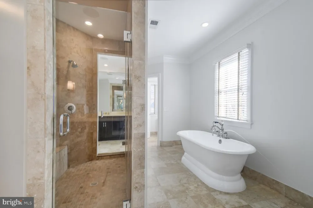 1935 FOXVIEW CIRCLE NW Washington, DC 20007