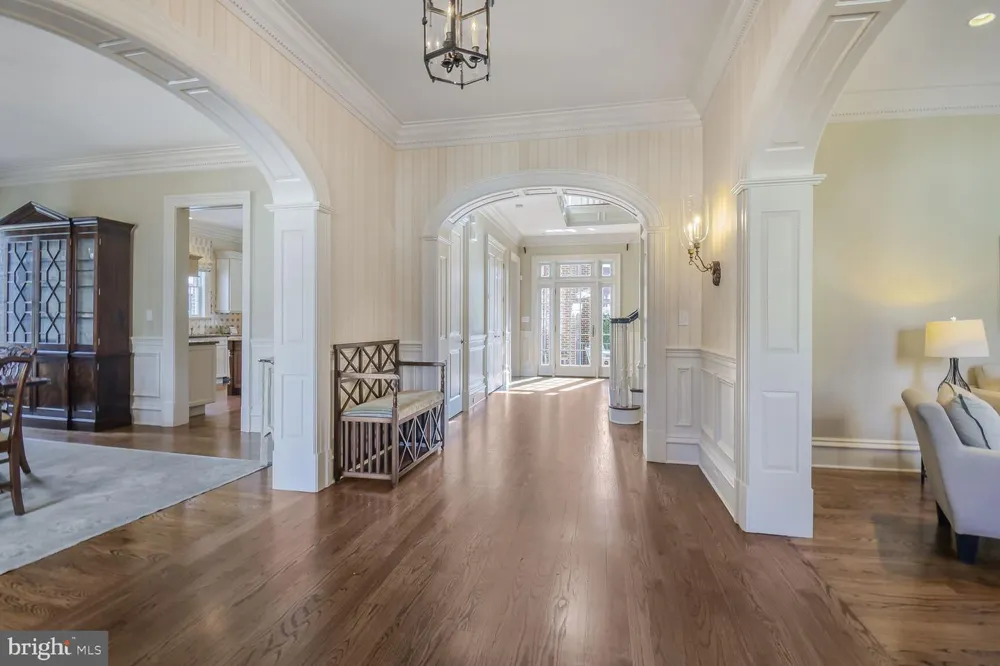 1935 FOXVIEW CIRCLE NW Washington, DC 20007