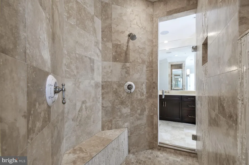 1935 FOXVIEW CIRCLE NW Washington, DC 20007