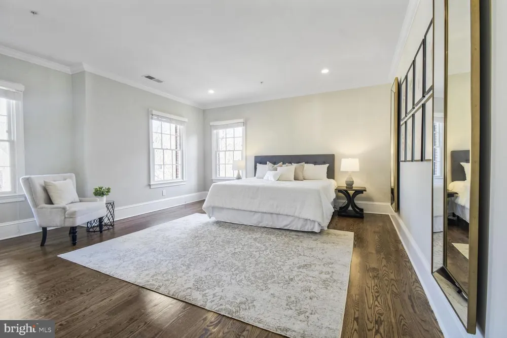 1935 FOXVIEW CIRCLE NW Washington, DC 20007
