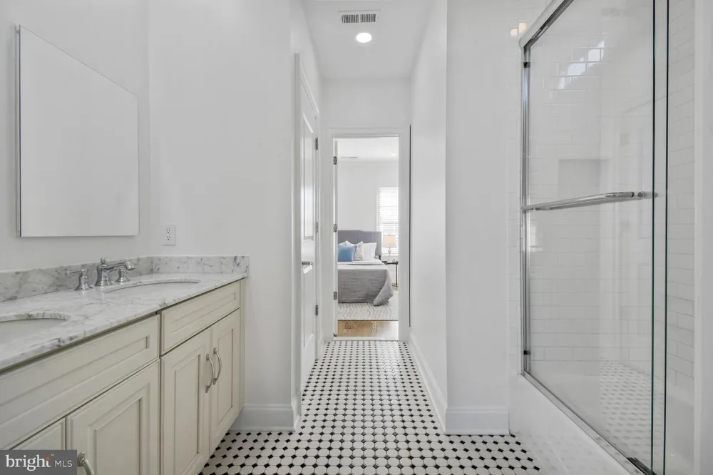 1935 FOXVIEW CIRCLE NW Washington, DC 20007