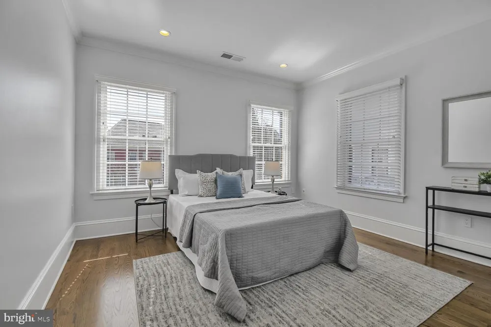 1935 FOXVIEW CIRCLE NW Washington, DC 20007