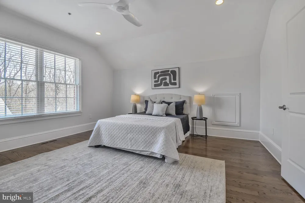 1935 FOXVIEW CIRCLE NW Washington, DC 20007