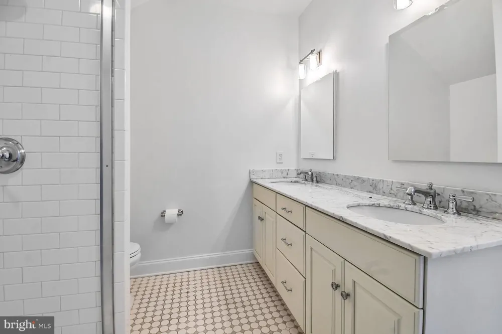 1935 FOXVIEW CIRCLE NW Washington, DC 20007