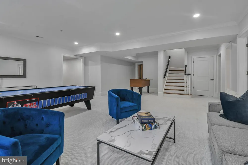 1935 FOXVIEW CIRCLE NW Washington, DC 20007