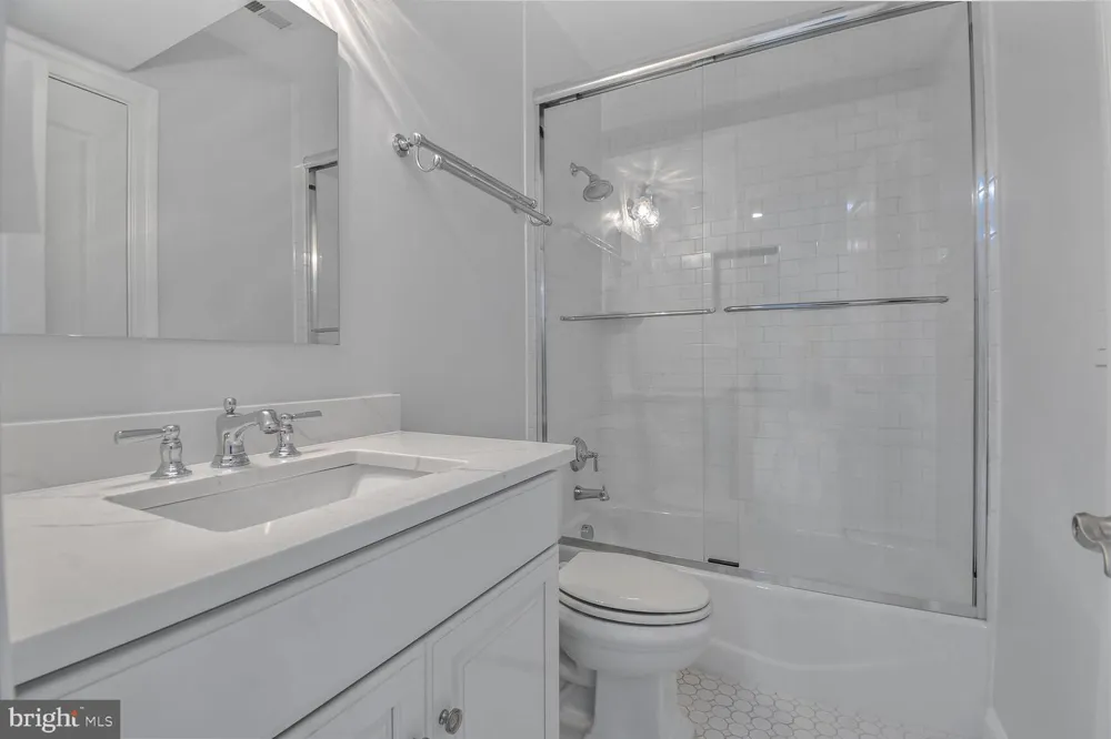 1935 FOXVIEW CIRCLE NW Washington, DC 20007