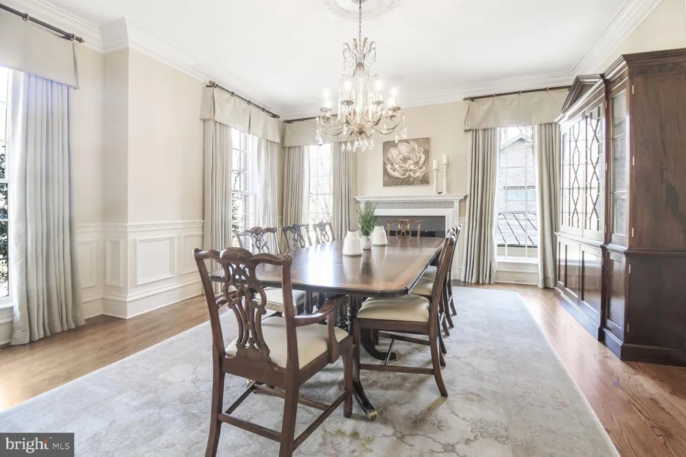 1935 FOXVIEW CIRCLE NW Washington, DC 20007