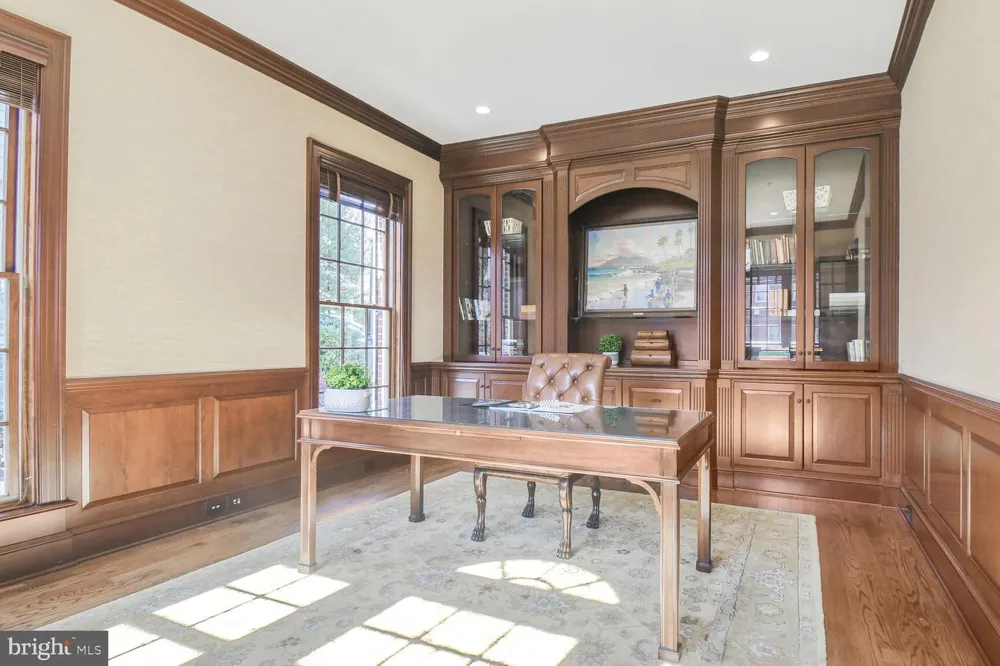 1935 FOXVIEW CIRCLE NW Washington, DC 20007