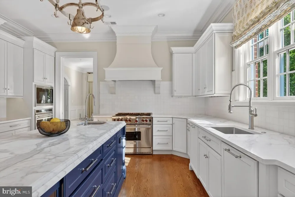 1935 FOXVIEW CIRCLE NW Washington, DC 20007