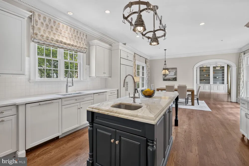 1935 FOXVIEW CIRCLE NW Washington, DC 20007