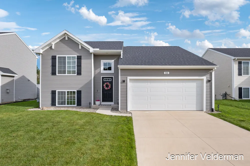 331 Tannenbaum Trail Cedar Springs, MI 49319