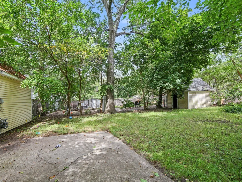 1876 Leahy Street Muskegon, MI 49442