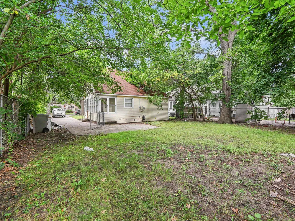 1876 Leahy Street Muskegon, MI 49442