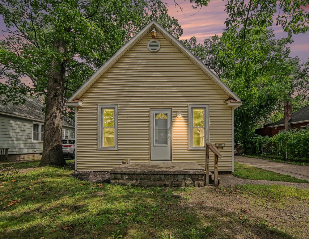 1876 Leahy Street Muskegon, MI 49442