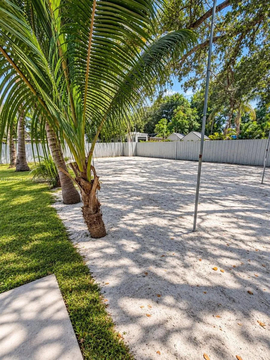 1418 NW 101st St Miami, FL 33147
