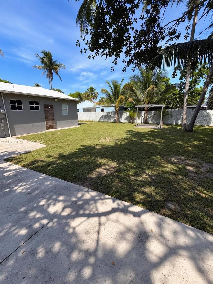 1418 NW 101st St Miami, FL 33147