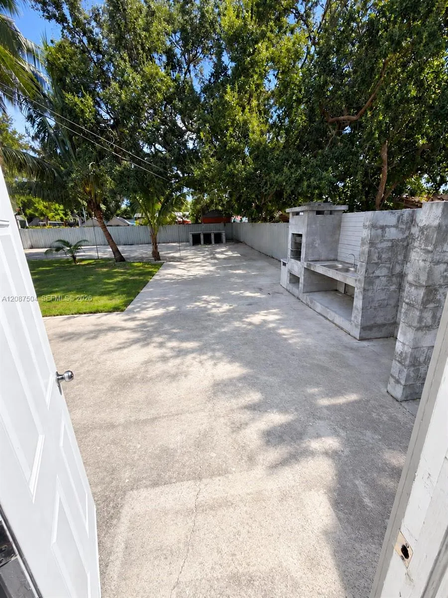 1418 NW 101st St Miami, FL 33147