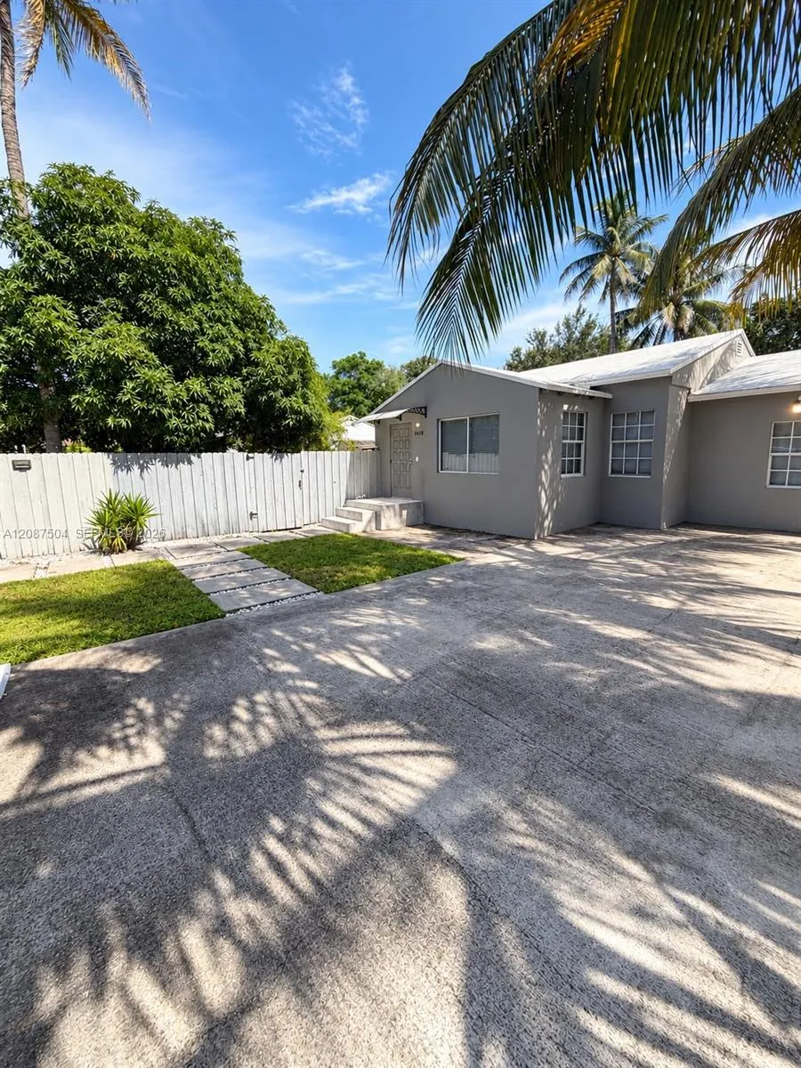 1418 NW 101st St Miami, FL 33147