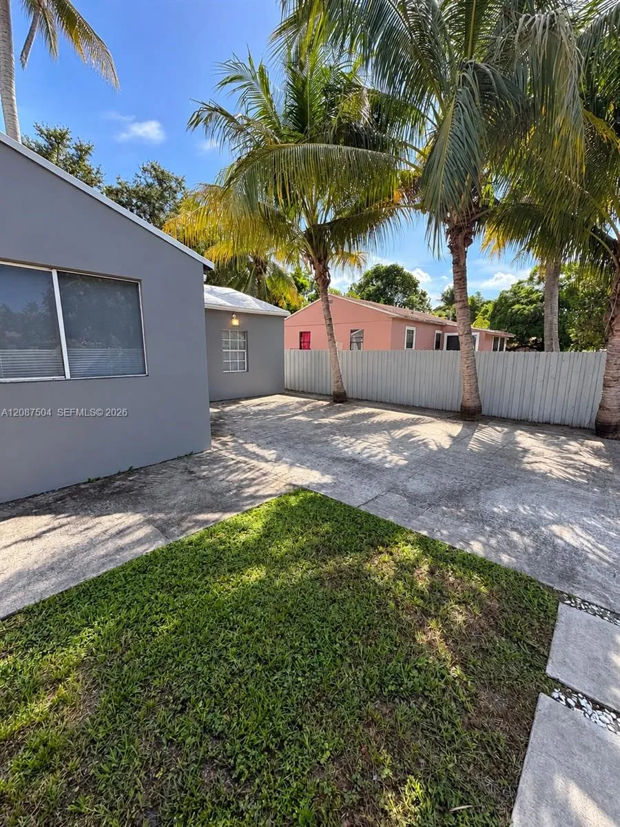 1418 NW 101st St Miami, FL 33147