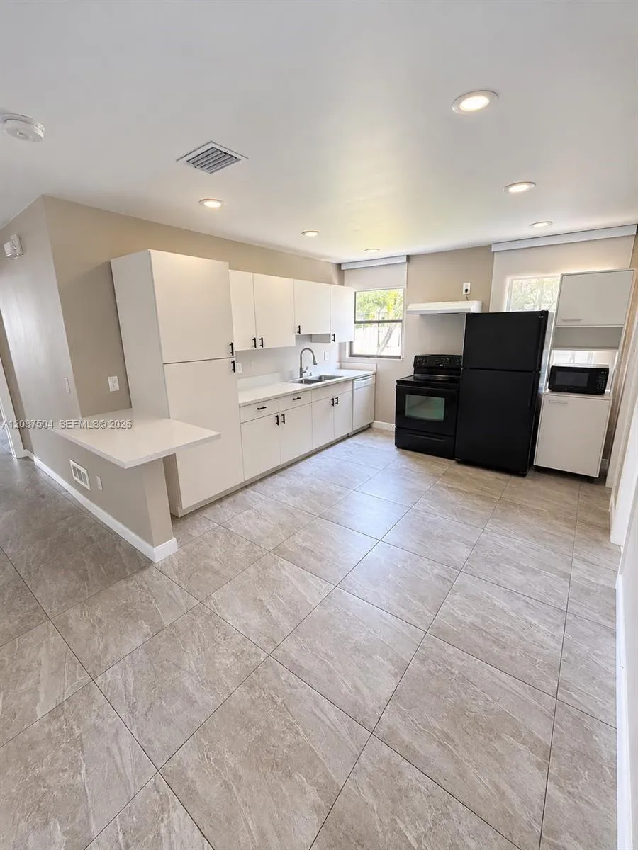 1418 NW 101st St Miami, FL 33147