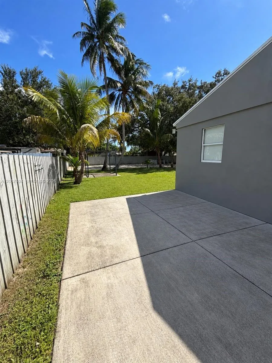 1418 NW 101st St Miami, FL 33147