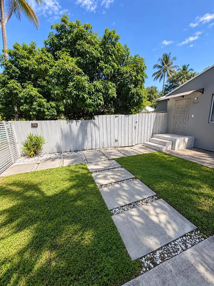 1418 NW 101st St Miami, FL 33147