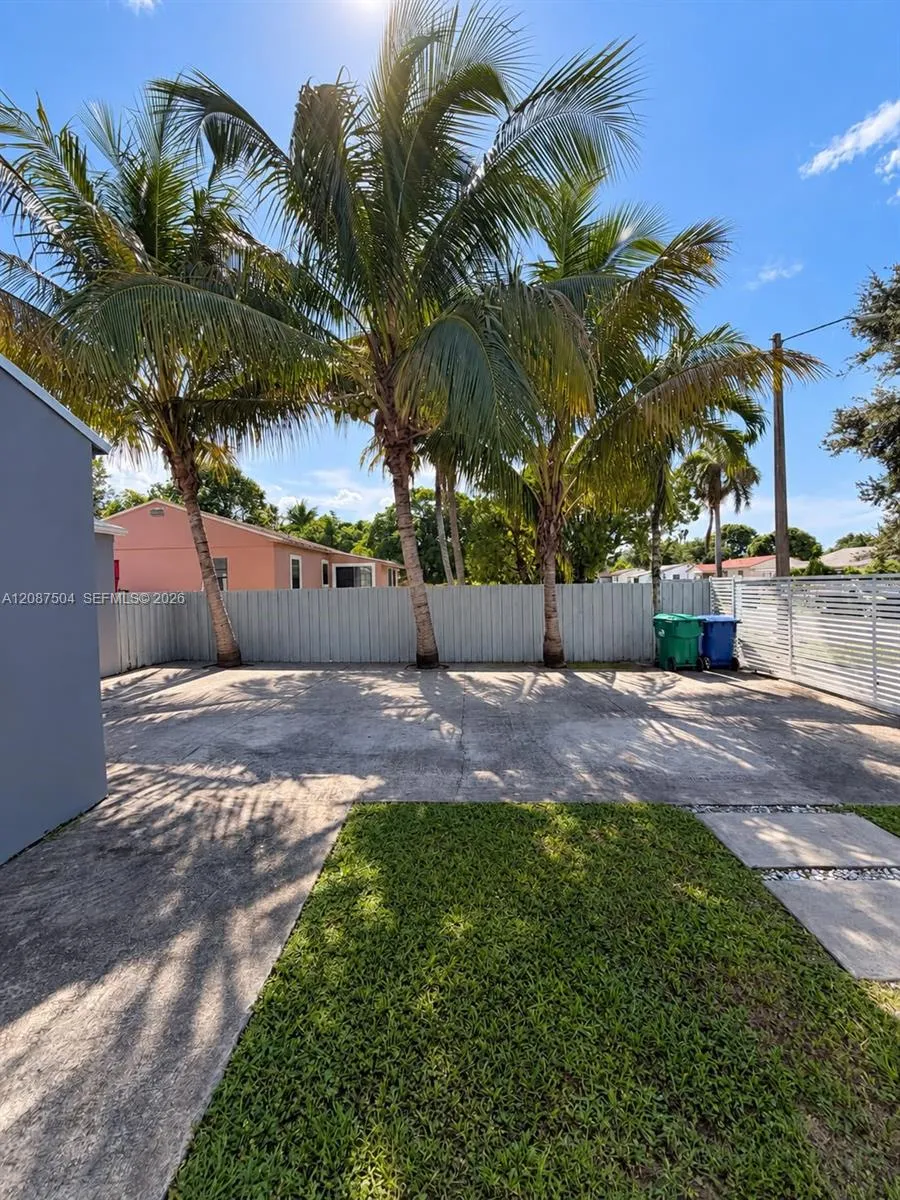 1418 NW 101st St Miami, FL 33147