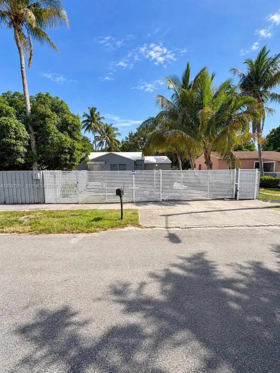 1418 NW 101st St Miami, FL 33147