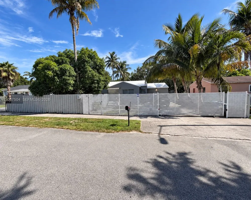 1418 NW 101st St Miami, FL 33147
