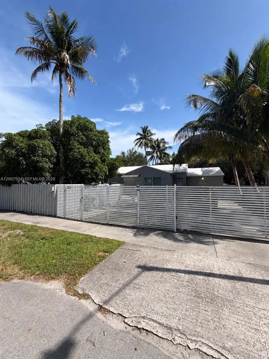 1418 NW 101st St Miami, FL 33147