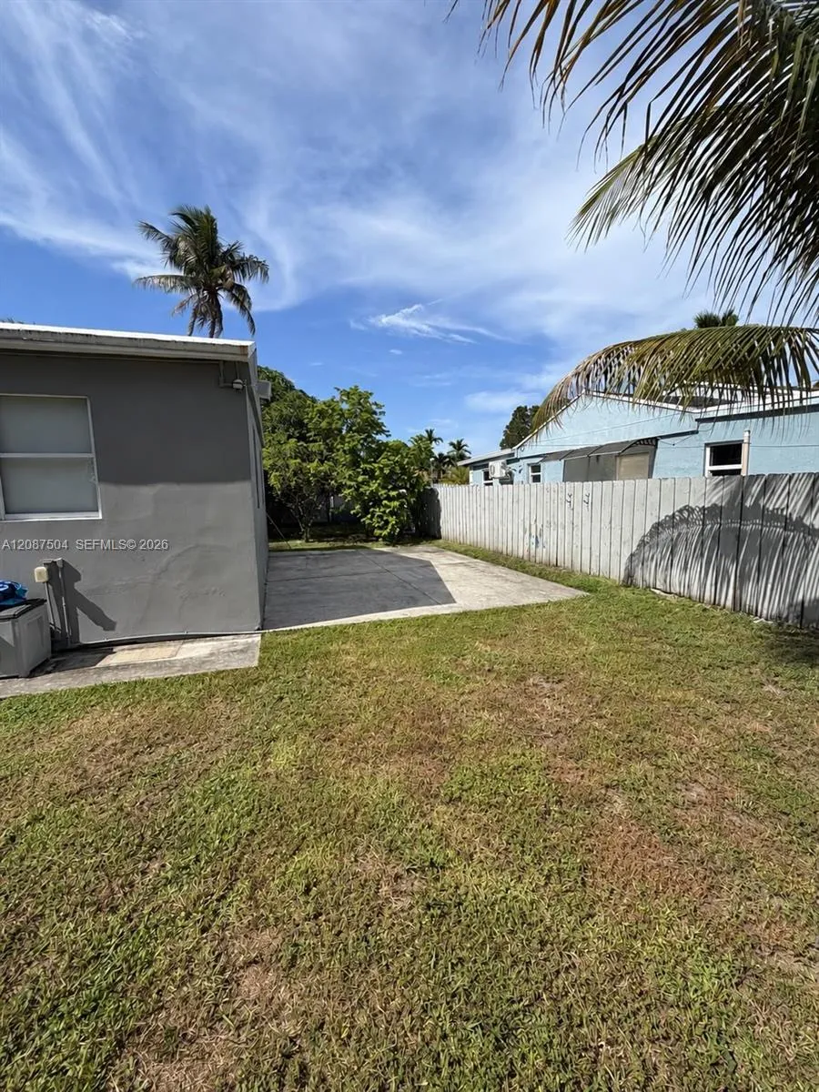 1418 NW 101st St Miami, FL 33147