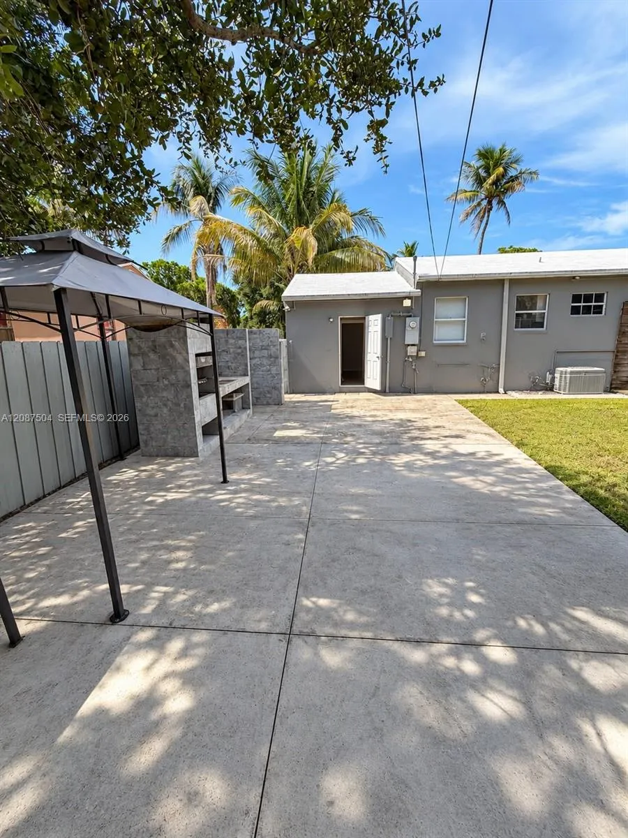 1418 NW 101st St Miami, FL 33147